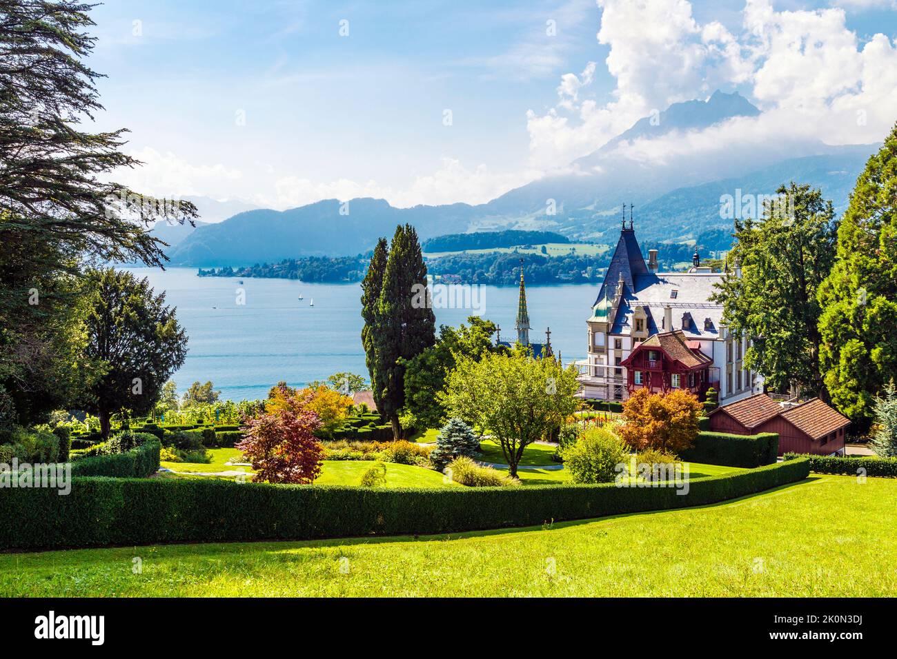 19th siècle Château de Meggenhorn Overlookig Lac de Lucerne et les Alpes, Meggen, Suisse Banque D'Images