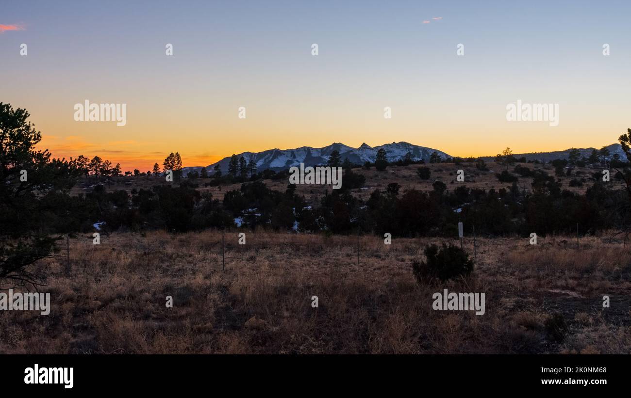 Beau coucher de soleil près de Los Alamos, Nouveau-Mexique, Etats-Unis Banque D'Images