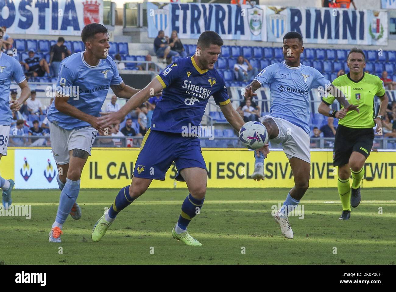 Marcos Antonio de SS Lazio. Concurrence pour le ballon avec Thomas Henry de Hellas Vérone et Nicolo Casale de SS Lazio pendant SS Lazio vs Hellas Vérone, Banque D'Images