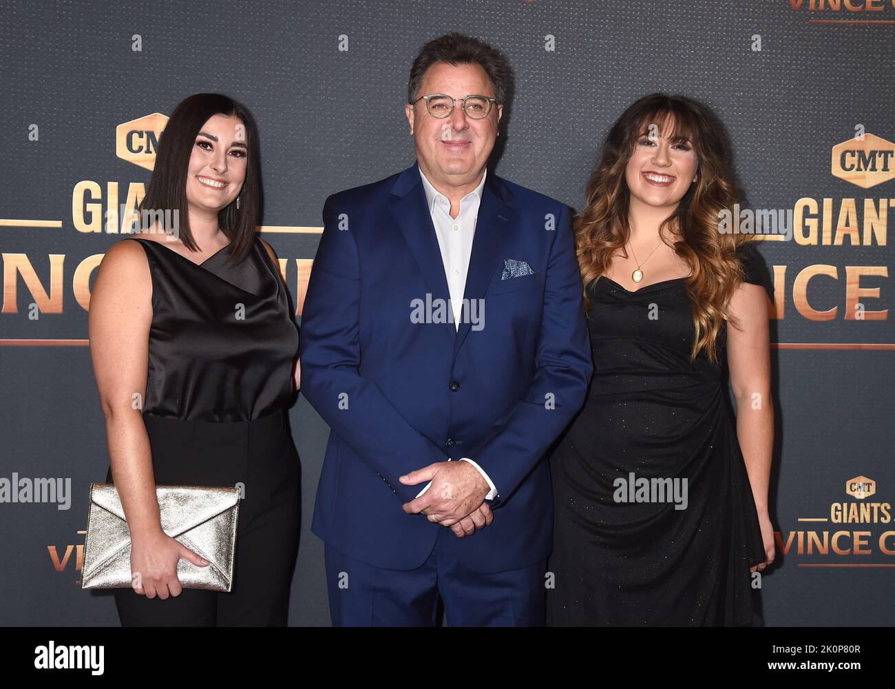 Nashville, États-Unis, 12 septembre 2022, Jenny Gill Van Valkenburg, Vince Gill et Corrina Grant Gill arrivant à l'enregistrement des CMT Giants: Vince Gill a eu lieu au Centre Fisher des arts de la scène de Belmont sur 12 septembre 2022 à Nashville, TN. © Tammie Arroyo / AFF-USA.com Banque D'Images