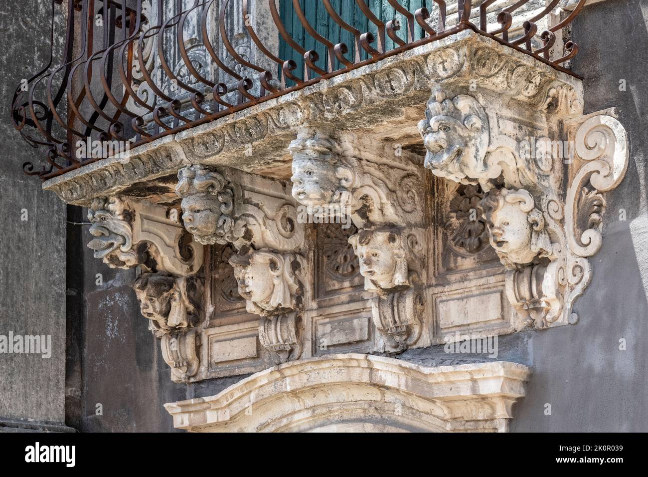 Façade baroque de l’ancien monastère de San Nicolò l’Arena, Catane, Sicile. Il détient maintenant le Département des sciences humaines de l'Université Banque D'Images