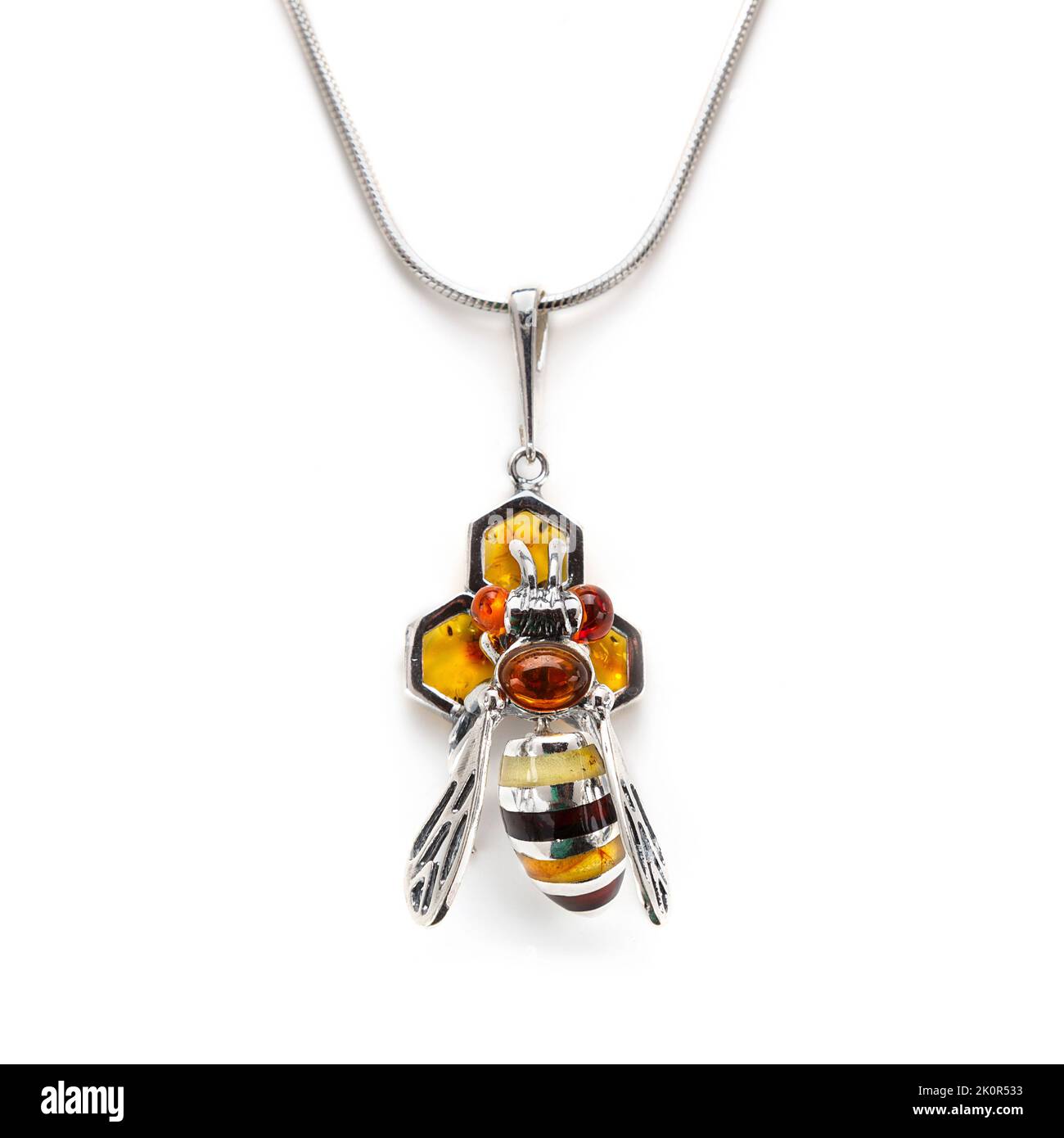 Bijoux ambrés dans une variété de différents accessoires de l'Octopus aux abeilles. 925 argent. Prise de vue sur arrière-plan blanc. Banque D'Images