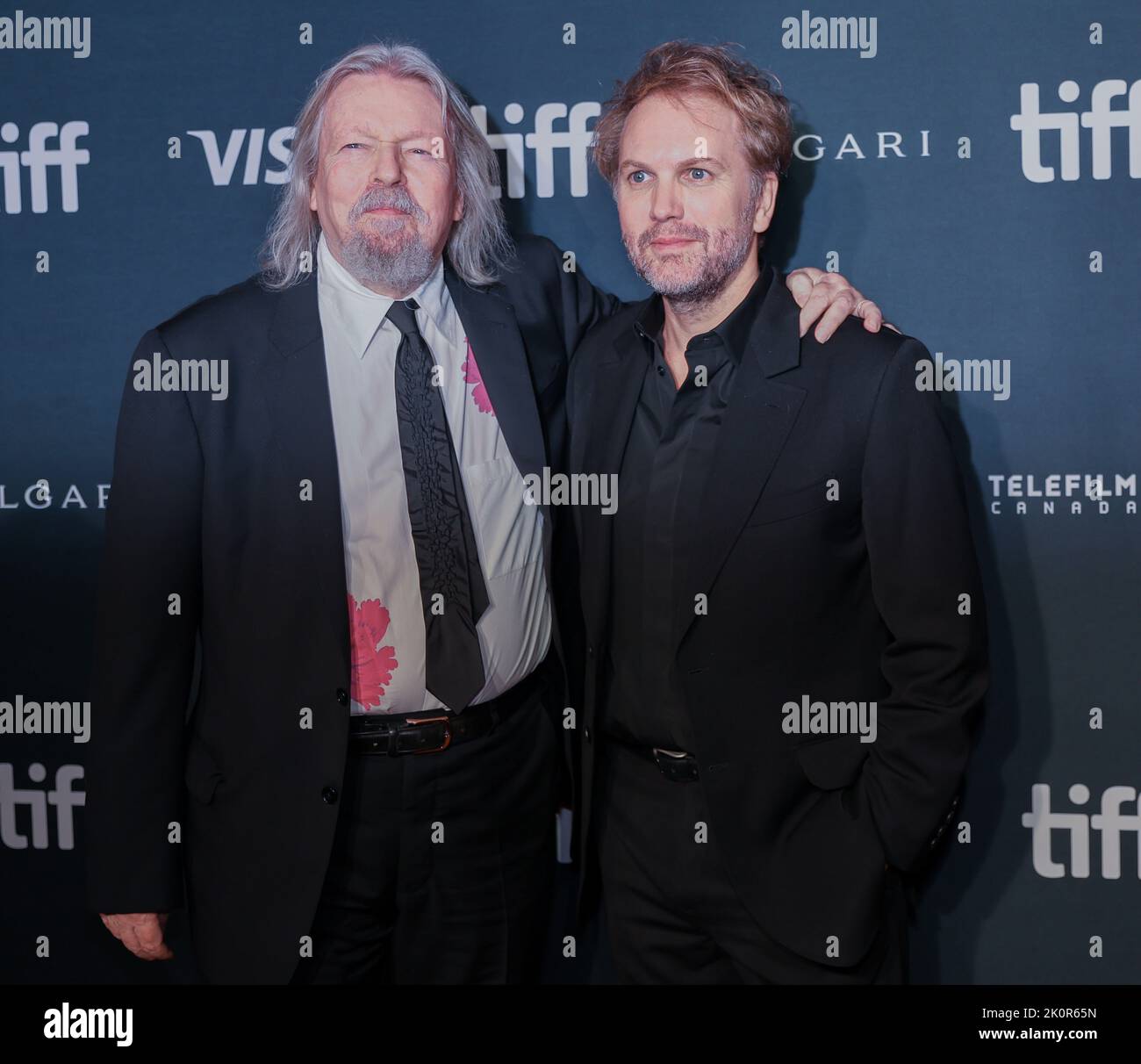 Toronto (Ontario), 12 septembre 2022 (G-D) Christopher Hampton et Florian Zeller assistent à la première « The son » du Festival international du film de Toronto 2022 au Roy Thomson Hall on 12 septembre 2022, à Toronto (Ontario) Banque D'Images