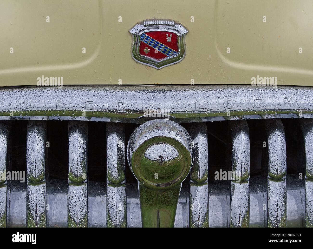 Emblème et radiateur de capot d'une voiture Buick d'époque Banque D'Images