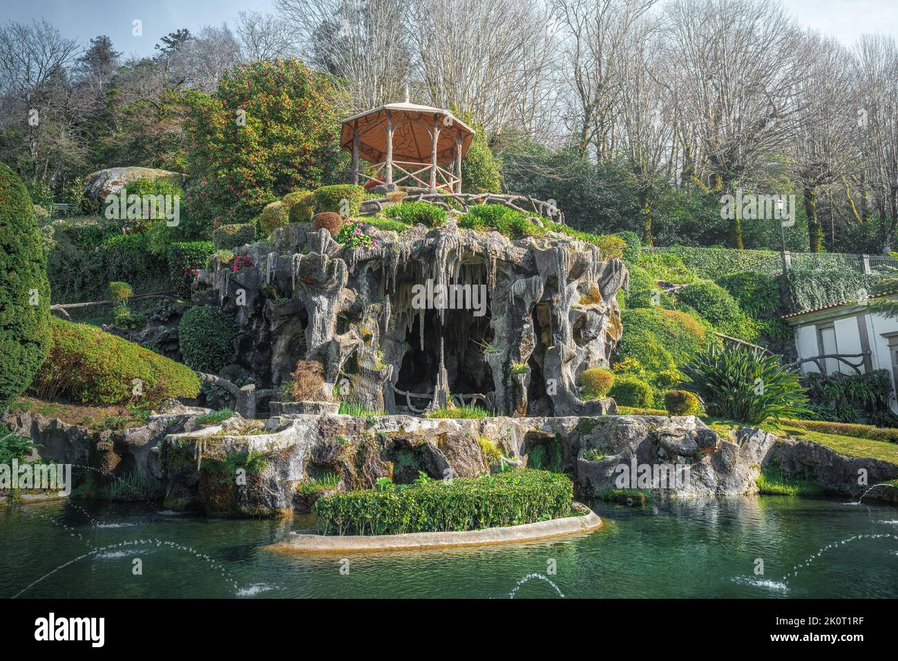 Grotte artificielle au Sanctuaire de BOM Jesus do Monte Gardens - Braga, Portugal Banque D'Images