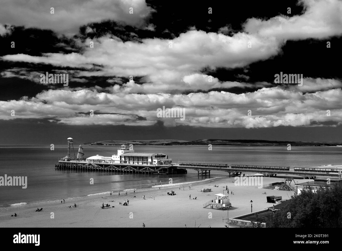 Vue d'été sur la jetée de Bournemouth, Dorset, Angleterre, Royaume-Uni Banque D'Images