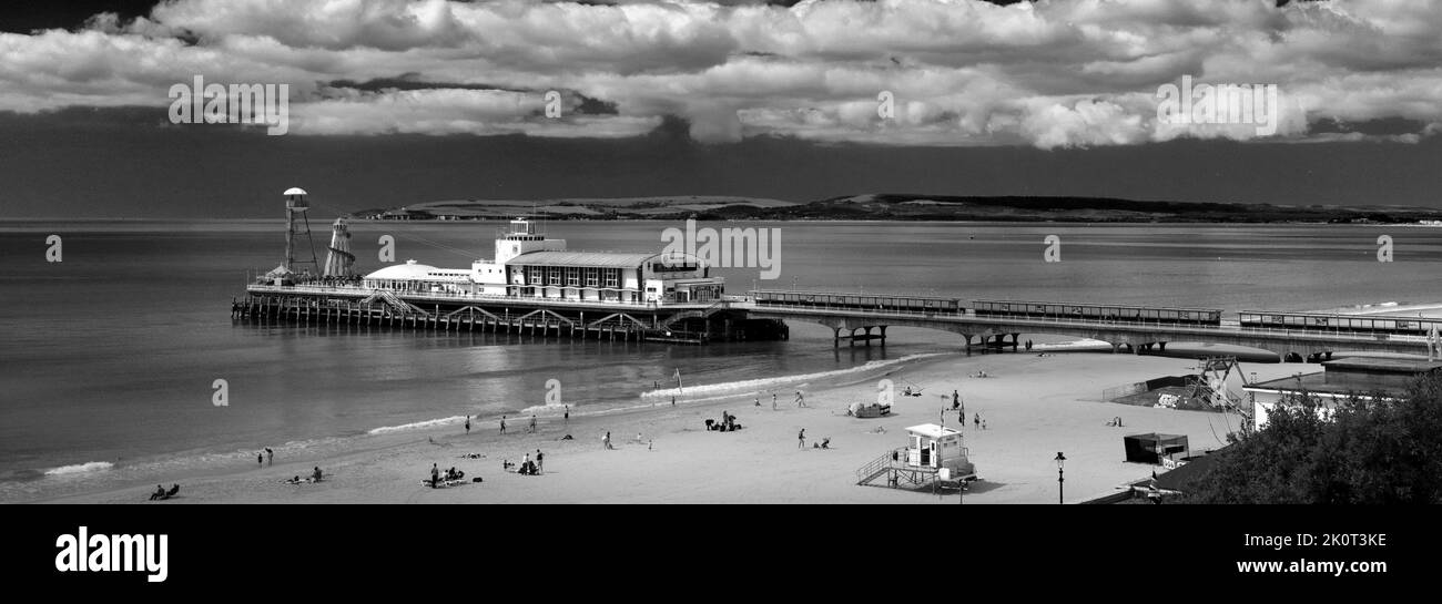 Vue d'été sur la jetée de Bournemouth, Dorset, Angleterre, Royaume-Uni Banque D'Images