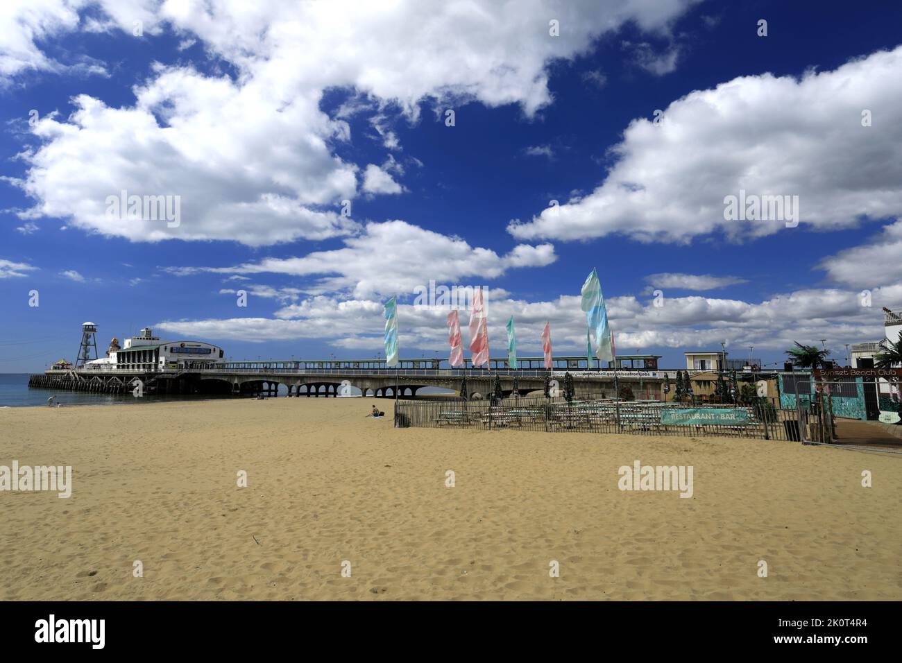 Vue d'été sur la jetée de Bournemouth, Dorset, Angleterre, Royaume-Uni Banque D'Images