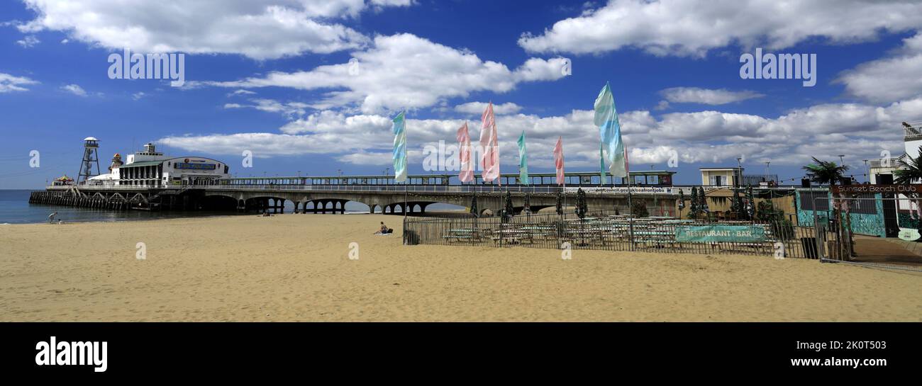 Vue d'été sur la jetée de Bournemouth, Dorset, Angleterre, Royaume-Uni Banque D'Images