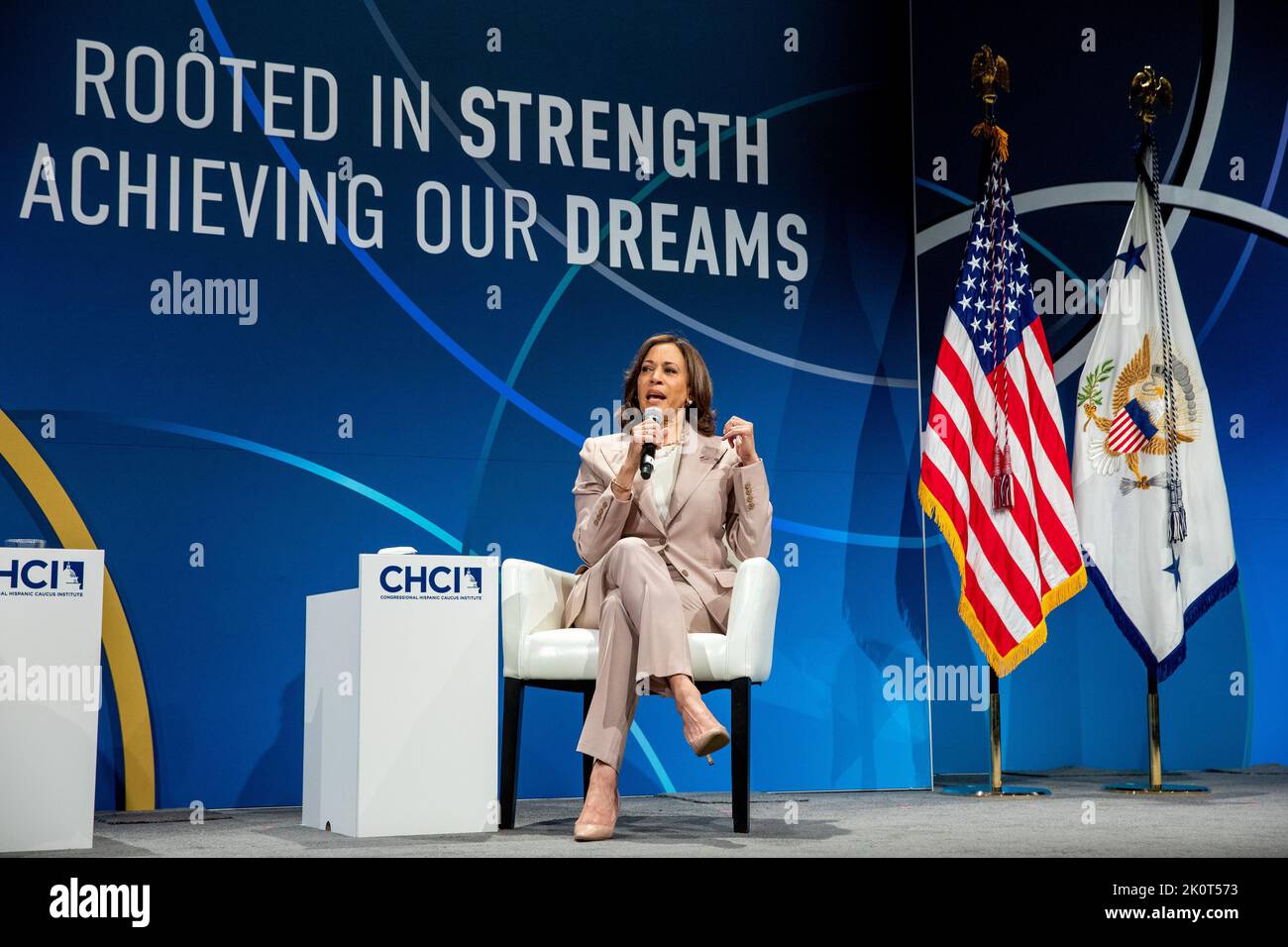 Washington, États-Unis. 13th septembre 2022. Le vice-président Kamala Harris s'exprime lors de la conférence de leadership du Congressional Hispanic Caucus Institute au Walter E. Washington Convention Center à Washington, DC, Etats-Unis, le mardi 13 septembre, 2022. Photo par Amanda Andrade-Rhoades/UPI crédit: UPI/Alay Live News Banque D'Images