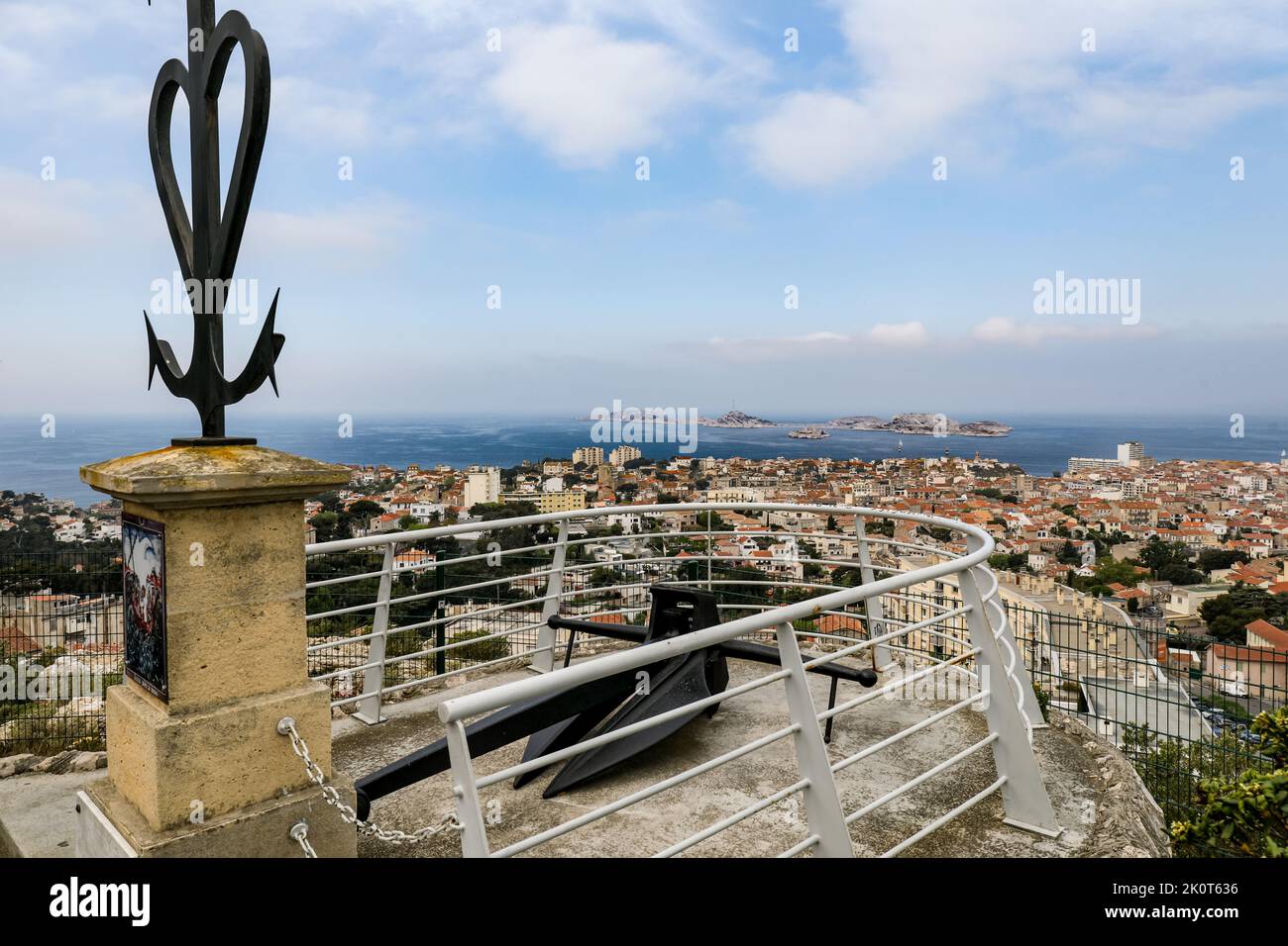 Marseille, France : vue sur les îles Frioul depuis notre-Dame de la Garde Banque D'Images