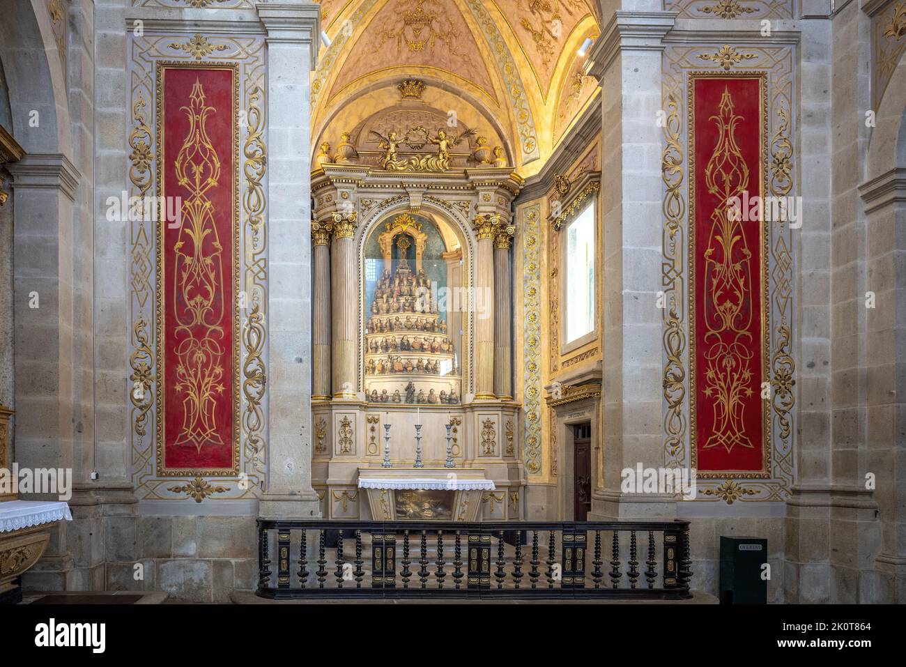 Bustes reliquaires du trône de l'retable de Saint Clément au Sanctuaire de l'église BOM Jesus do Monte - Braga, Portugal Banque D'Images