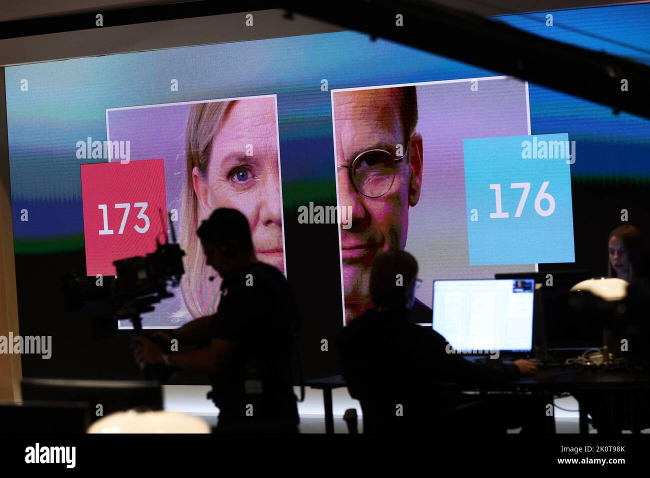 Les élections législatives suédoises, le jour des élections, le dimanche à Stockholm, en Suède. Sur la photo: Sveriges Television a diffusé pendant le soir des élections. IFrom a quitté Magdalena Andersson (s) et Ulf Kristersson (m). Banque D'Images