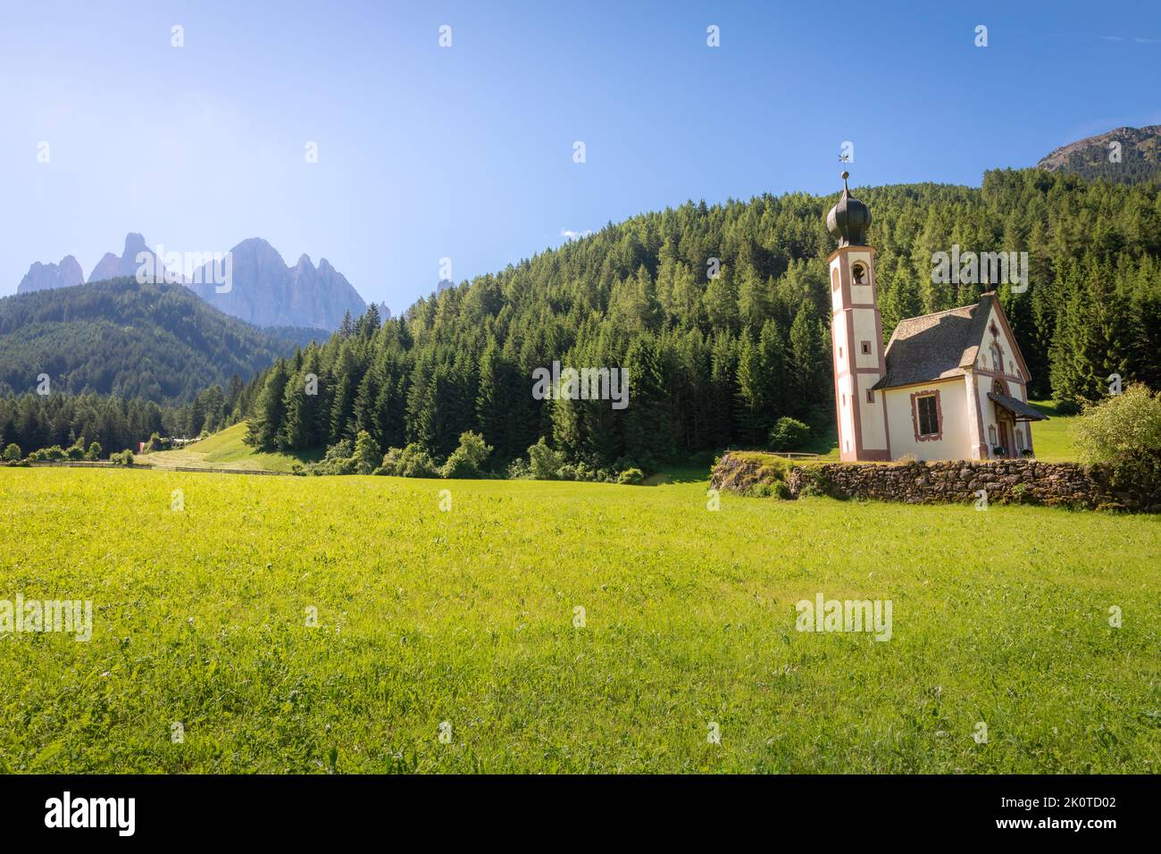 Eglise Saint Johann dans l'idyllique Santa Maddalena, Dolomites, Italie Banque D'Images