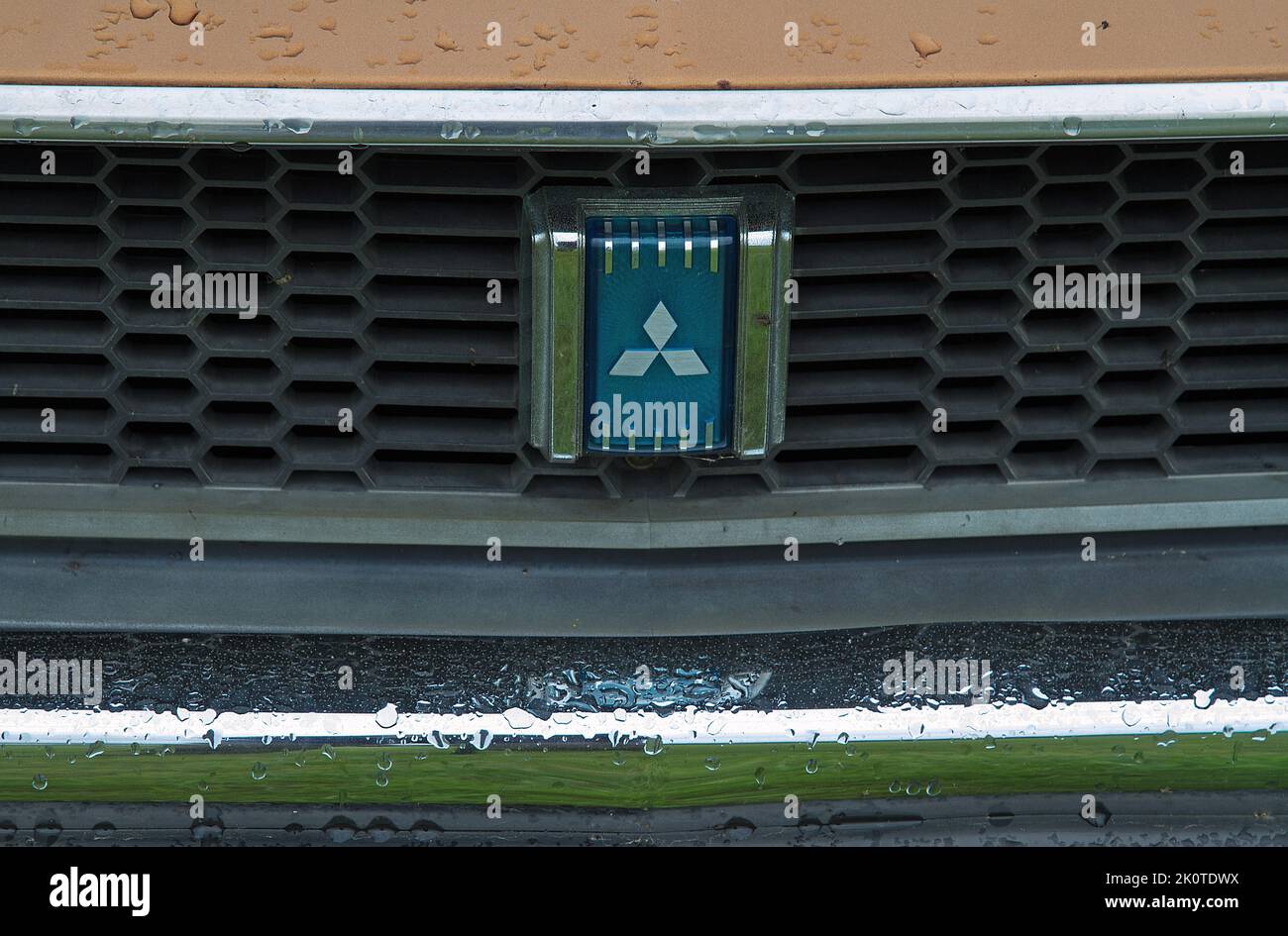 Radiateur et badge de la voiture Mitzabishi Banque D'Images
