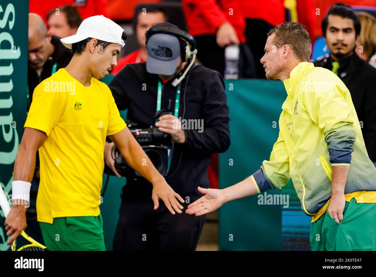 Hambourg, Allemagne, 13th septembre 2022. L'australien Jason Kubler (L) et Lleyton Hewitt sont en action lors du match de groupe entre la Belgique et l'Australie lors de la finale de la coupe Davis 2022 à Hambourg, en Allemagne. Crédit photo: Frank Molter/Alamy Live News Banque D'Images