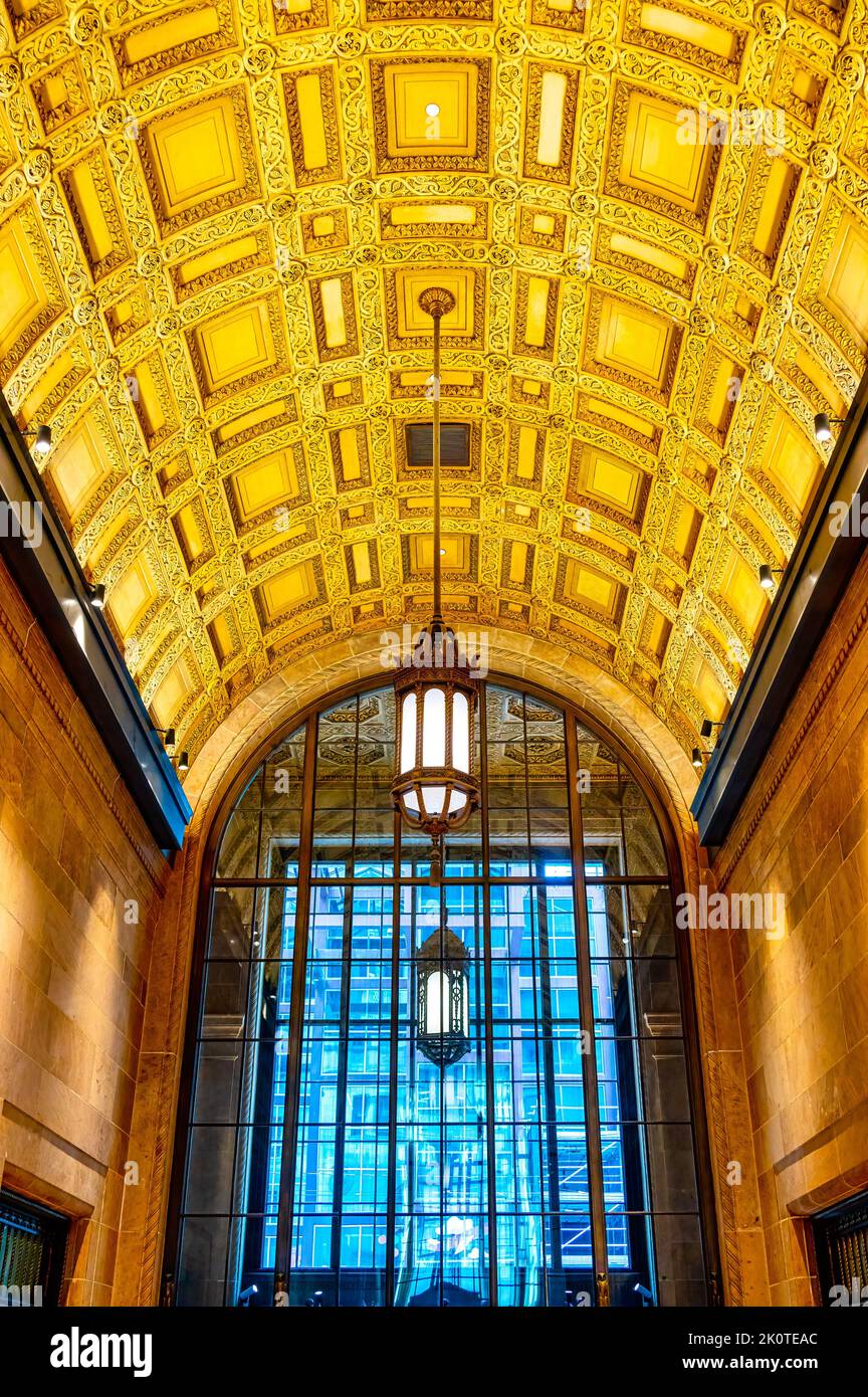 Toronto, Canada, Architecture intérieure du plafond de l'édifice de la Banque canadienne Impériale de Commerce, situé sur la rue King Banque D'Images