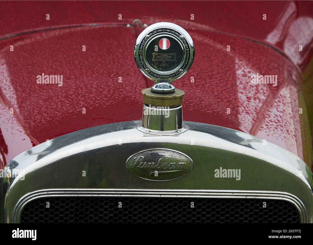 Capot, radiateur, badge et mascotte d'une voiture Sunbeam vintage Banque D'Images