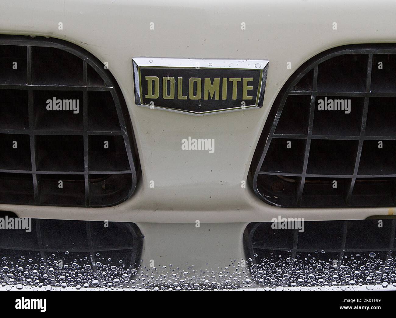 Radiateur et badge de capot de voiture Triumph Dolomite d'époque Banque D'Images