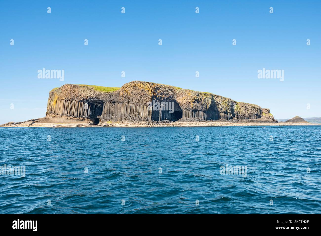 L'île Basalt de Staffa juste à côté d'Iona Ecosse accessible en bateau depuis Oban Mull ou Iona Banque D'Images