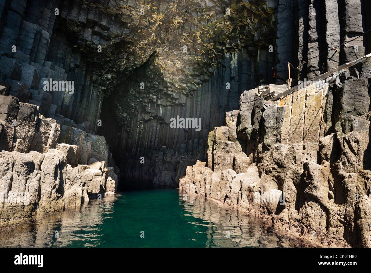Grotte de Fingals sur l'île basalte de Staffa juste à côté d'Iona Écosse accessible en bateau depuis Oban Mull ou Iona Banque D'Images