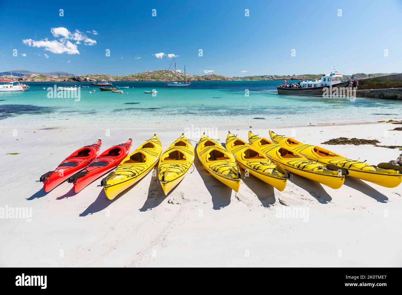 Kayaks sur White Sand Beach Iona Ecosse Banque D'Images