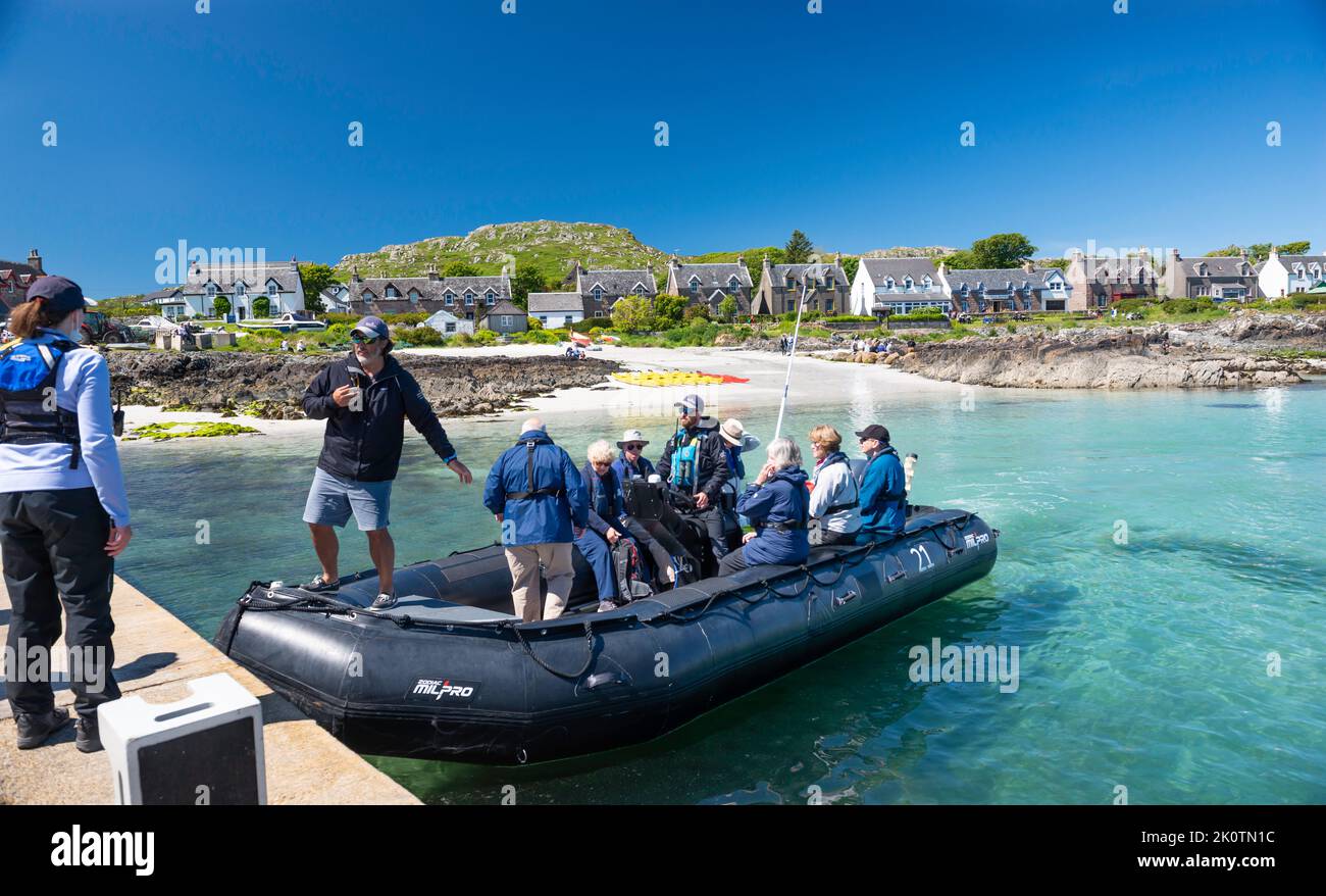 Iona, intérieur des Hébrides en Écosse. Les passagers des bateaux de croisière sont transportés sur l'île Banque D'Images