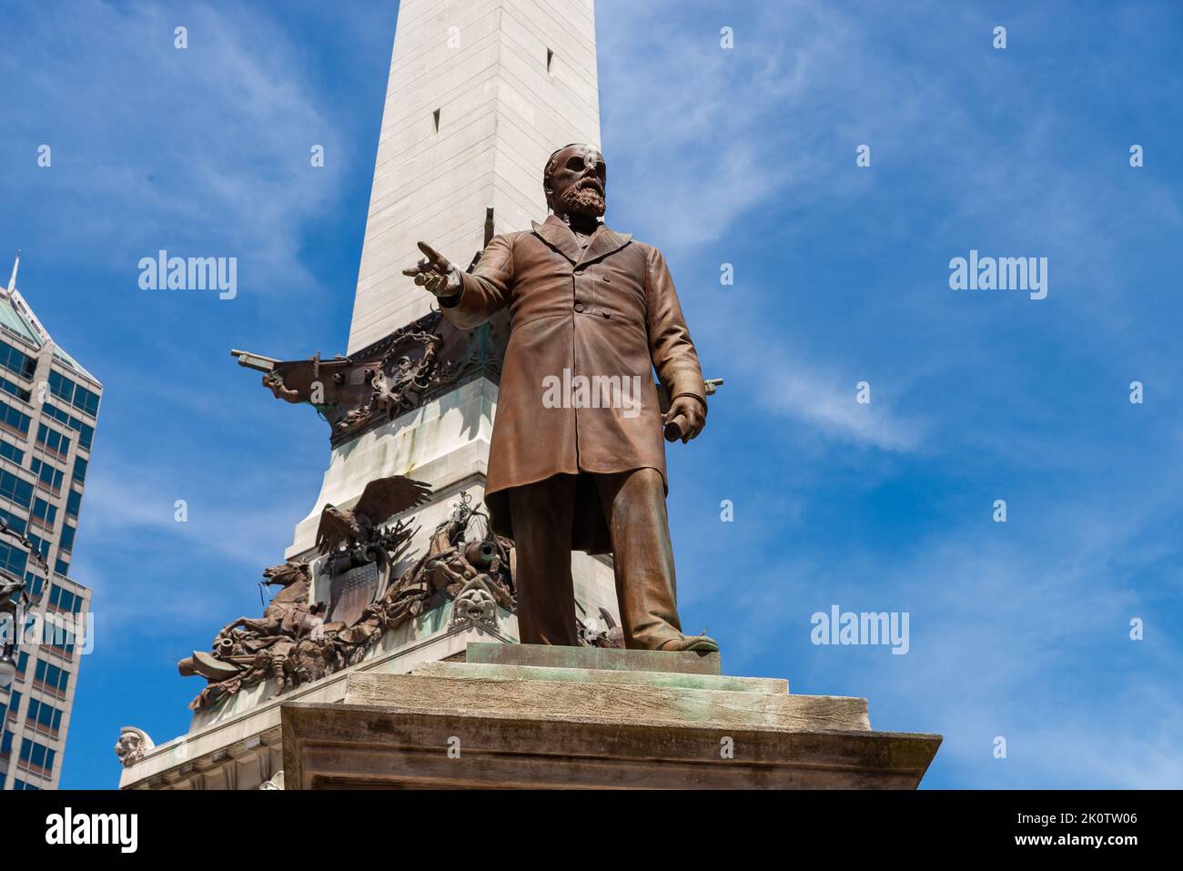 Indianapolis, Indiana - États-Unis - 29 juillet 2022: Statue d'Oliver P. Morton par l'artiste Franklin Simmons au Monument des soldats et marins Banque D'Images