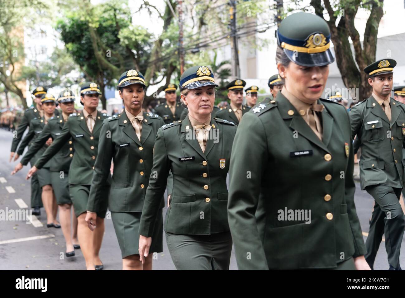 Salvador, Bahia, Brésil - 07 septembre 2022: Des officiers de l'armée brésilienne défilant le jour de l'indépendance à travers les rues du centre-ville de Salvador, Bahia. Banque D'Images