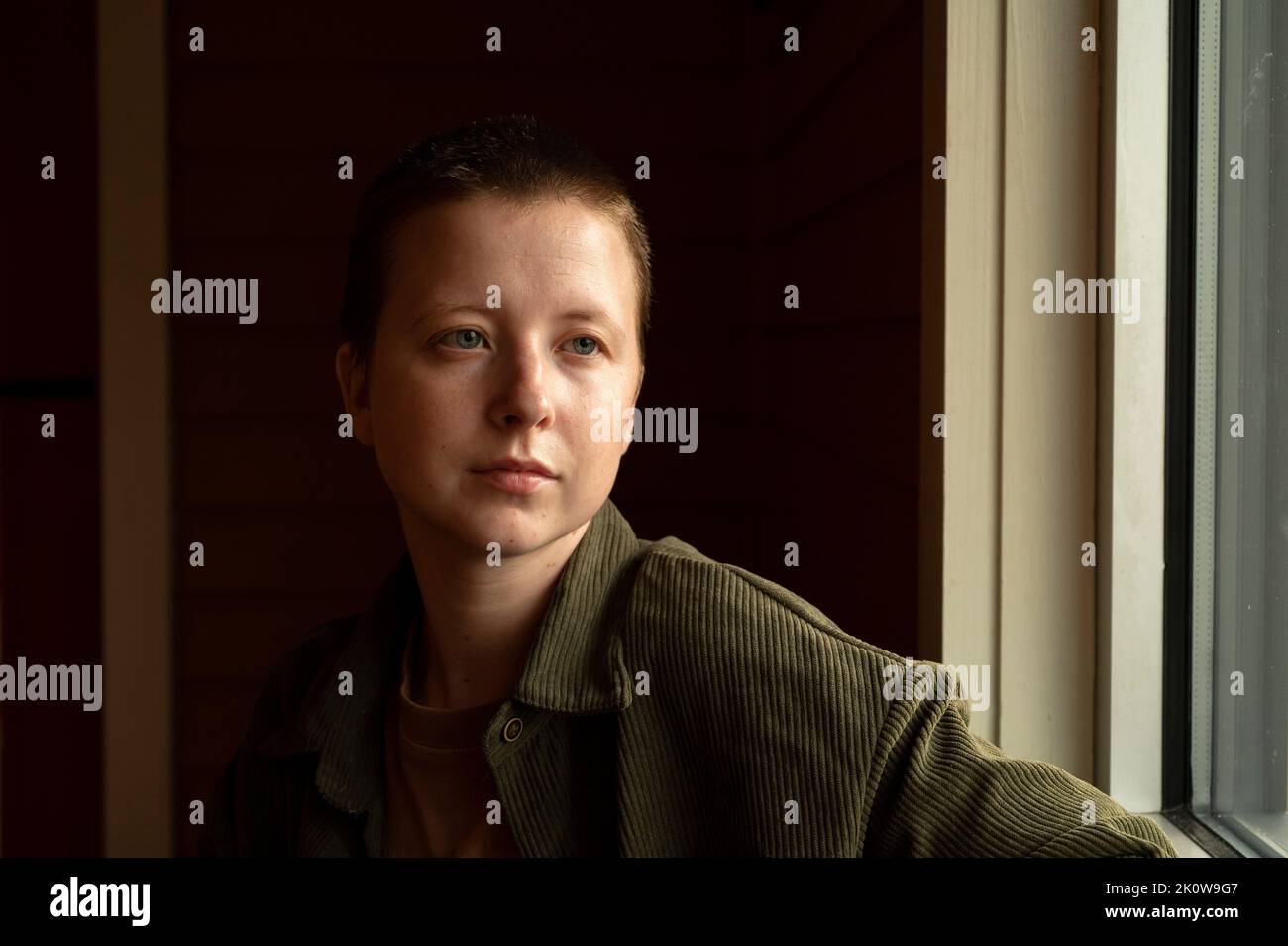 Boone, Caroline du Nord, États-Unis. 11th septembre 2022. Alexis Chapman, connu de ses amis et de sa famille sous le nom de Lex, est un étudiant universitaire transgenre et non binaire en Caroline du Nord et utilise ''˜eux et leur' comme pronoms personnels. Lex, qui présente un style androgyne, est également sur le spectre de l'autisme et est d'accord avec l'intersectionnalité récemment étudiée de l'autisme et de la dysphorie de genre. Modèle publié (Credit image: © Robin Rayne/ZUMA Press Wire) Banque D'Images