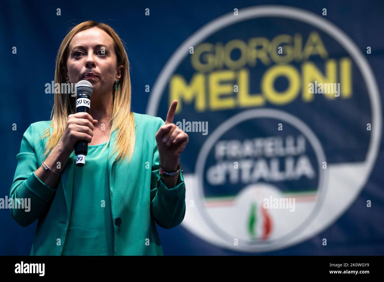 Turin, Italie. 13 septembre 2022. Giorgia Meloni, chef du parti d'extrême-droite italien Fratelli d'Italia (Frères d'Italie), gestes lors d'un rassemblement dans le cadre de la campagne pour les élections générales. Les Italiens se dirigent vers les élections générales sur 25 septembre. Credit: Nicolò Campo/Alay Live News Banque D'Images