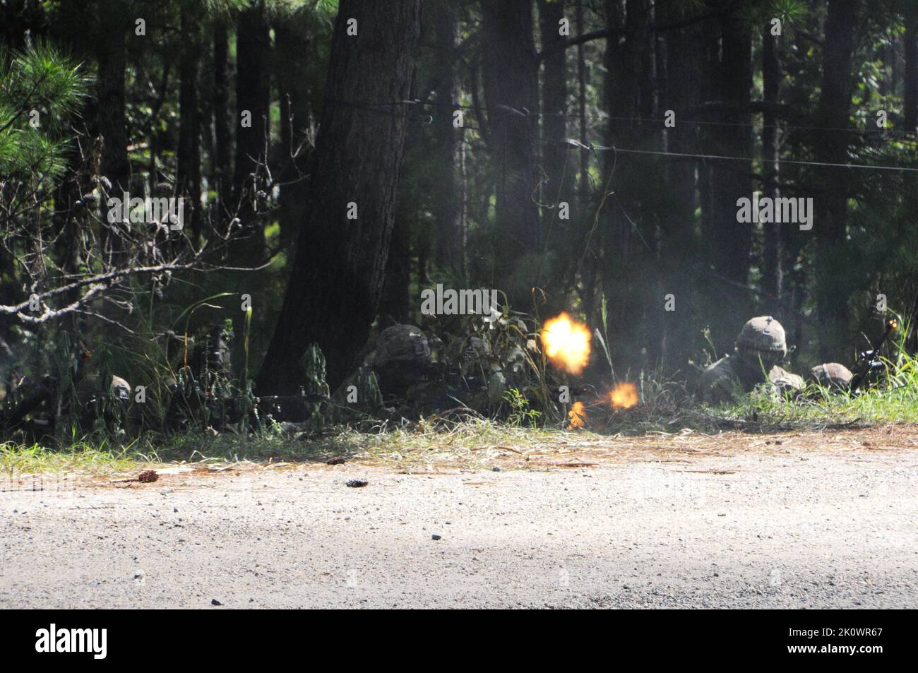 Les soldats ont établi un périmètre au cours d'une manifestation d'assaut aérien dans le cadre de l'événement de l'État du JRTC qui s'est tenu le 1 septembre. Banque D'Images