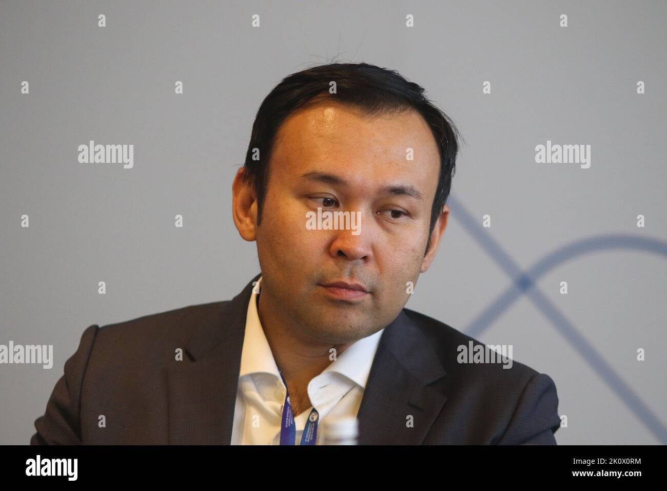 Saint-Pétersbourg, Russie. 13th septembre 2022. Asylbek Jakiyev, Président de Petrocouncil.kz (Conseil pour le développement de partenariats stratégiques dans l'industrie pétrolière et gazière), assiste à une session sur le dialogue entre la Russie et le Kazakhstan sur les affaires : un partenariat dans l'industrie gazière 4,0 dans le cadre du Forum international du gaz de Saint-Pétersbourg 2022 (SPIGF 2022). Crédit : SOPA Images Limited/Alamy Live News Banque D'Images Saint-Pétersbourg, Russie. 13th septembre 2022. Asylbek Jakiyev, Président de Petrocouncil.kz (Conseil pour le développement de partenariats stratégiques dans l'industrie pétrolière et gazière), assiste à une session sur le dialogue entre la Russie et le Kazakhstan sur les affaires : un partenariat dans l'industrie gazière 4,0 dans le cadre du Forum international du gaz de Saint-Pétersbourg 2022 (SPIGF 2022). Crédit : SOPA Images Limited/Alamy Live News Banque D'Images