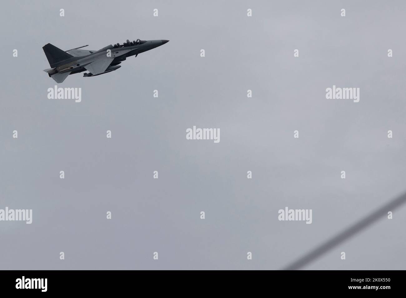 Yecheon, Gyeongbuk, Corée du Sud. 13th septembre 2022. La Force aérienne sud-coréenne KF-16D combat le vol d'entraînement du Falcon près de la base aérienne de Yecheon, en Corée du Sud. Dimanche, le chef du principal parti d'opposition, le Parti démocrate (DP) de la Corée du Sud, a exprimé son profond regret face à la déclaration de la Corée du Nord d'un État doté d'armes nucléaires et a promis des efforts bipartites pour la paix dans la péninsule coréenne. (Credit image: © Ryu Seung-il/ZUMA Press Wire) Banque D'Images