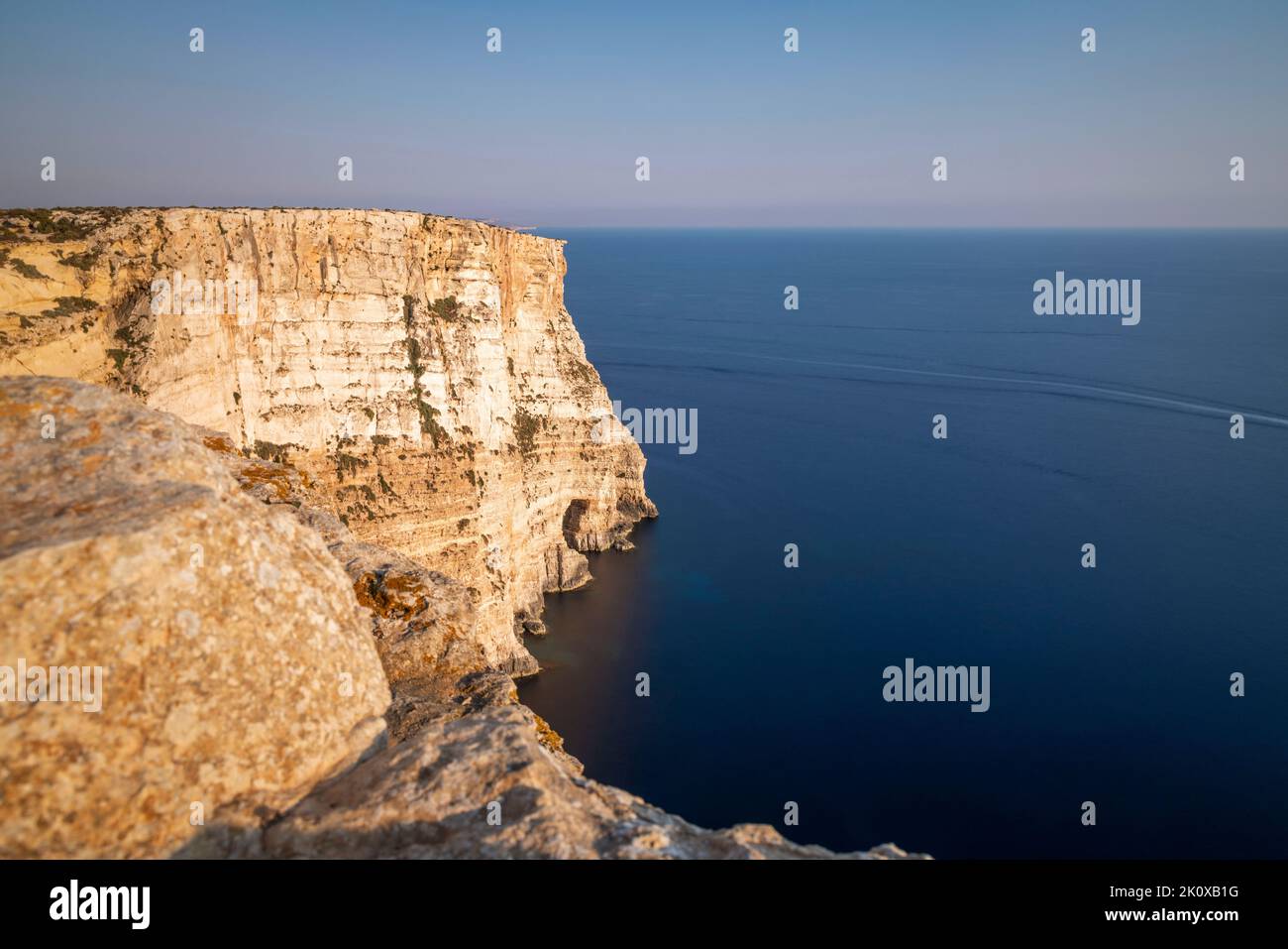 Falaises de TA Cenc sur l'île de Gozo, Malte. Banque D'Images