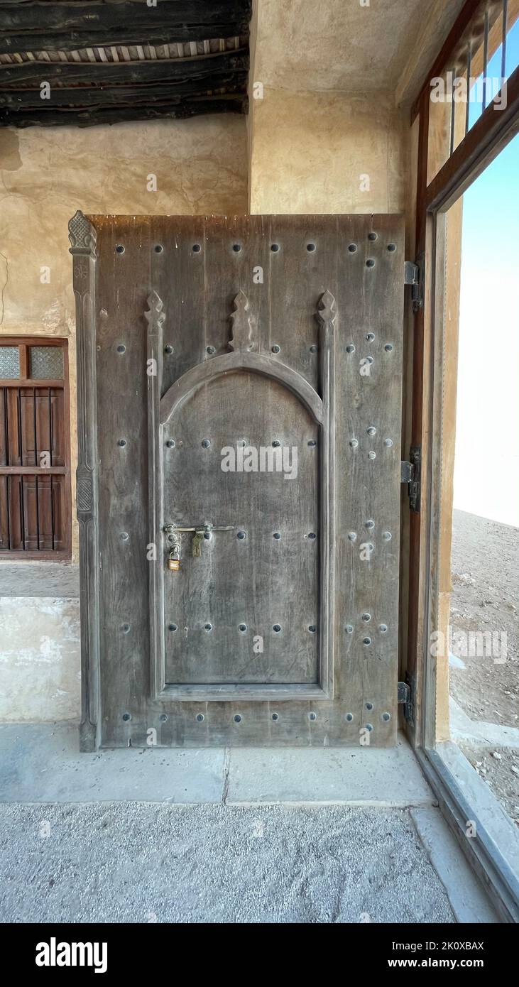 Fort historique reconstruit de Zubarah (Al Zubara) Au nord-est des déserts du Qatar sur le Bord du golfe Persique par une belle journée d'été Banque D'Images