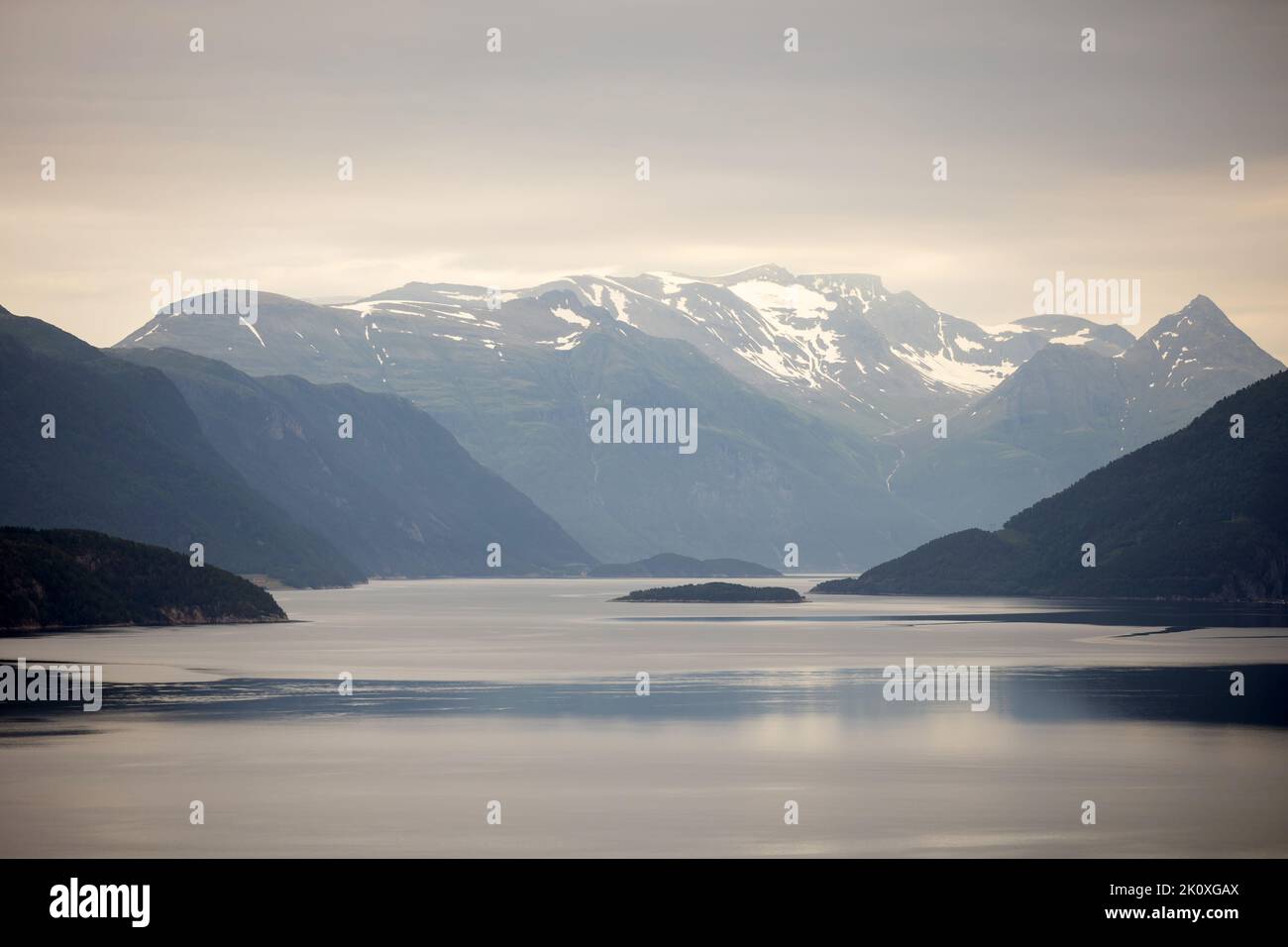 Vues incroyables en Norvège aux fjords, montagnes et autres miracles de la nature Banque D'Images