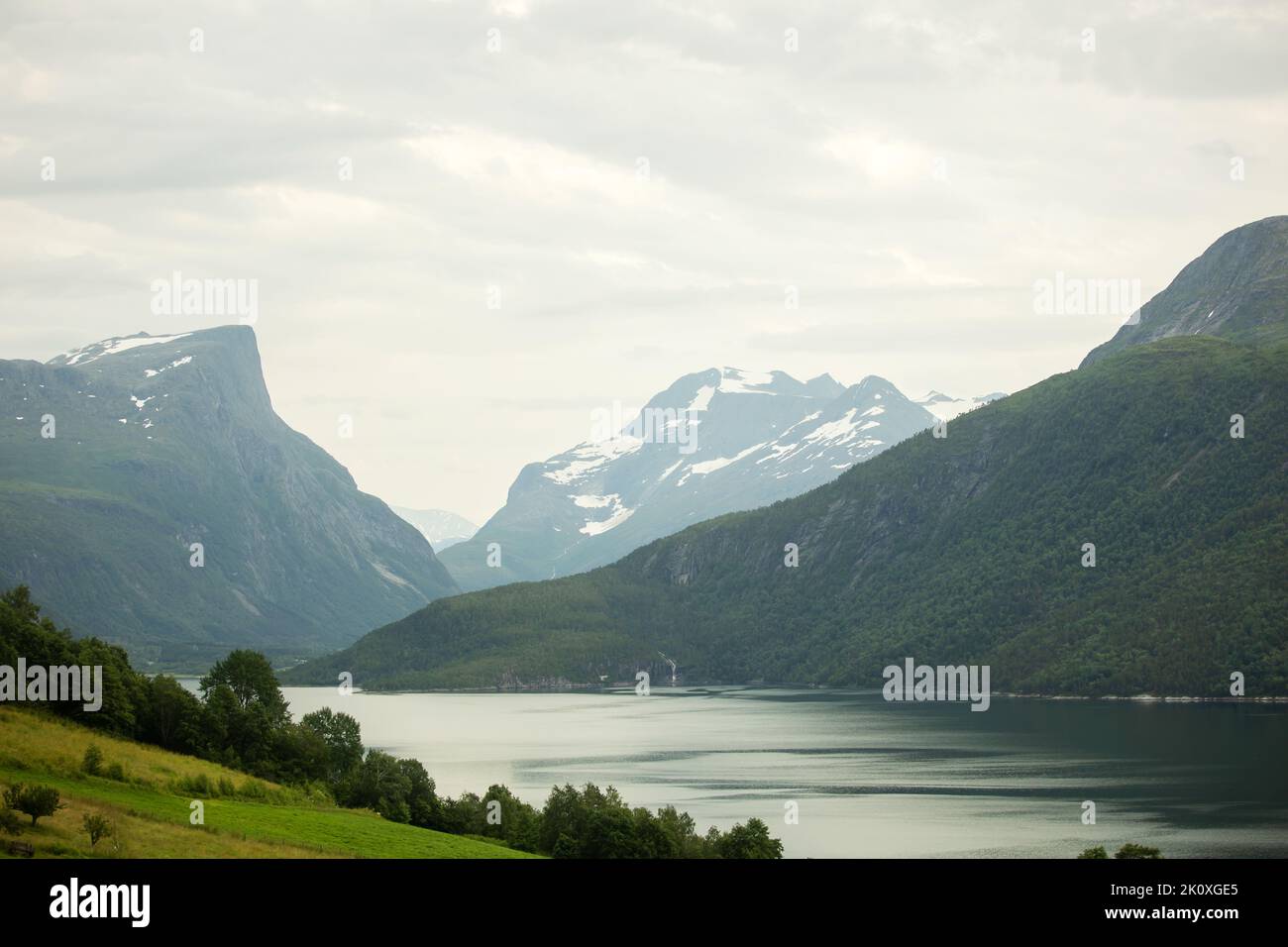 Vues incroyables en Norvège aux fjords, montagnes et autres miracles de la nature Banque D'Images