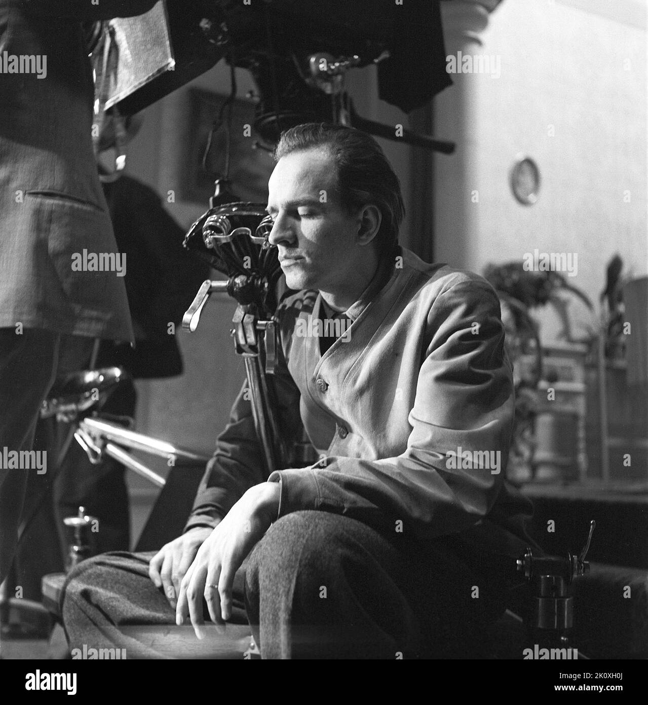 Ingmar Bergman. 1918-2007. Réalisateur suédois. Ici, 1948 sur la série de films de la soirée cinéma est mon avenir. Kristoffersson AE48-10 Banque D'Images