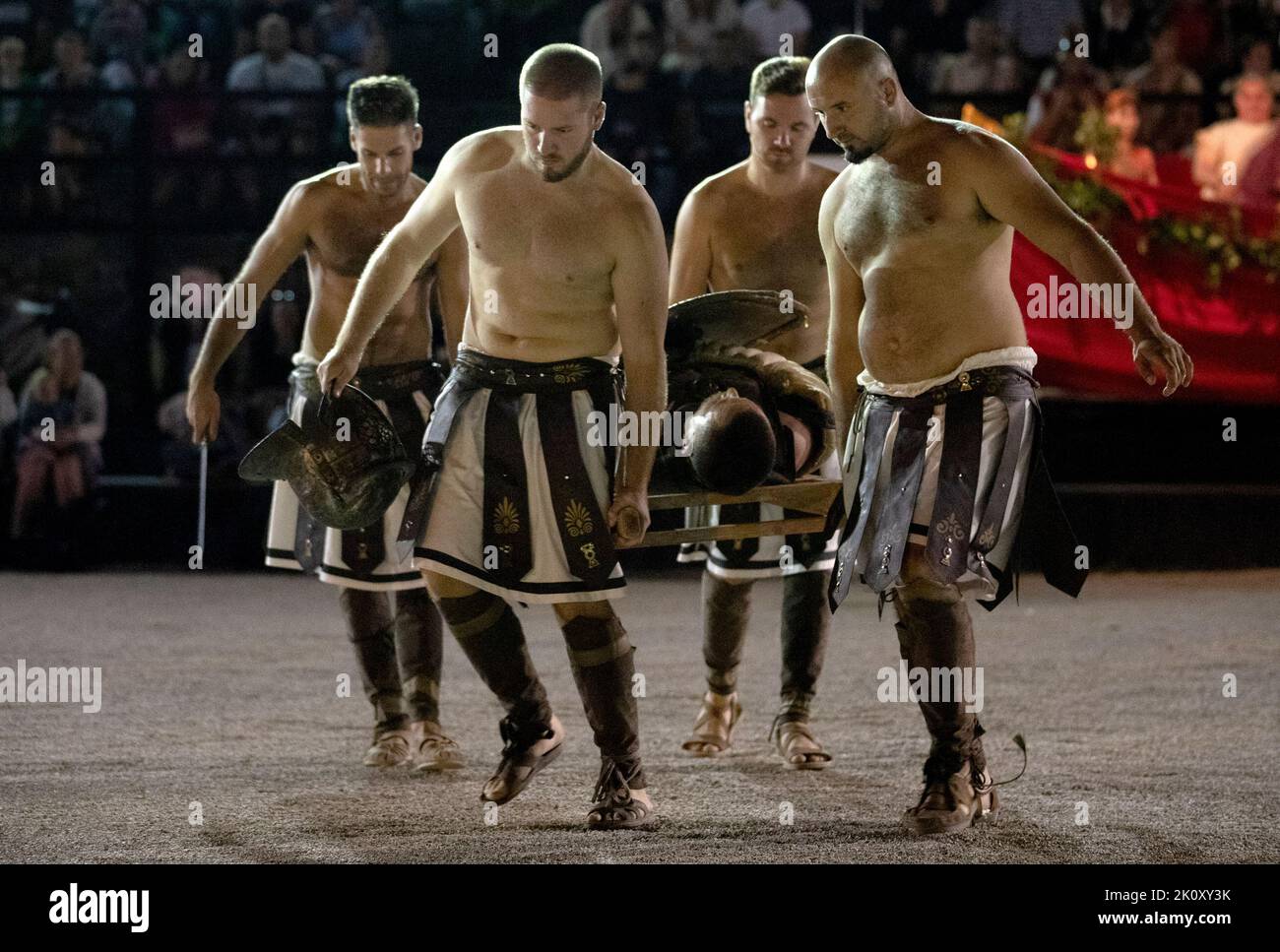 Pula, Croatie. 13th septembre 2022. Les membres de Spectacula Gladiatoria, une association de deux fois lauréats mondiaux en gladiateurs, sont vus dans l'amphithéâtre historique à l'occasion du 120th anniversaire de l'existence du Musée archéologique d'Istrie à Pula, en Croatie, sur 13 septembre 2022. Photo: Srecko Niketic/PIXSELL Credit: Pixsell photo & Video Agency/Alay Live News Banque D'Images