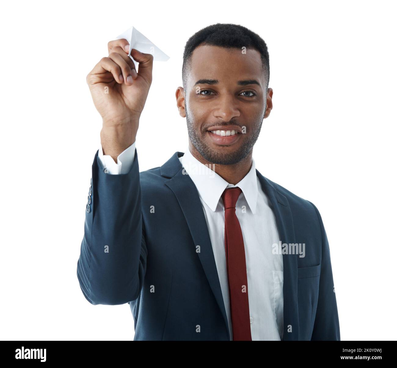 Trouver de nouvelles façons d'aborder l'entreprise. Homme d'affaires tenant un avion en papier plié alors qu'il était isolé sur du blanc. Banque D'Images