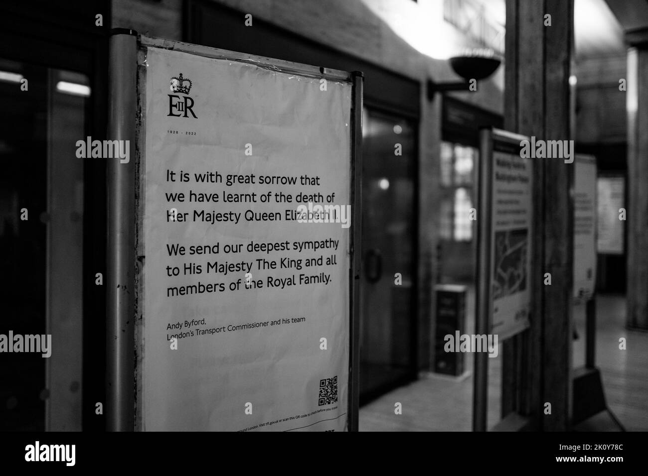 Un avis sur le métro de Londres le lendemain de la mort de la reine Elizabeth II, Londres, le vendredi 9 septembre 2022 Banque D'Images