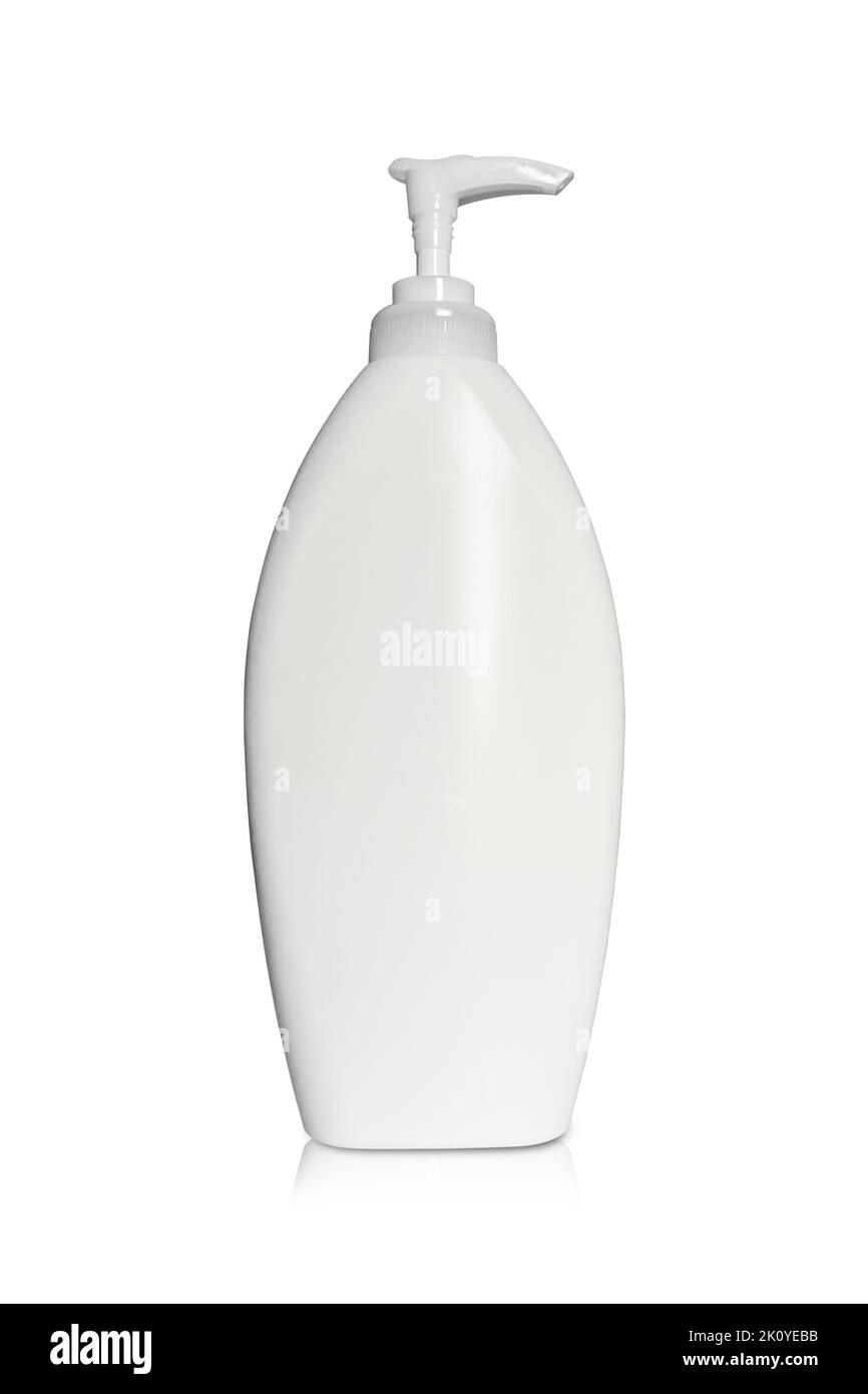 Maquette de bouteille cosmétique blanche vierge isolée sur fond blanc, y compris le chemin de découpe. Produit design pour crème, mousse, shampooing. Banque D'Images