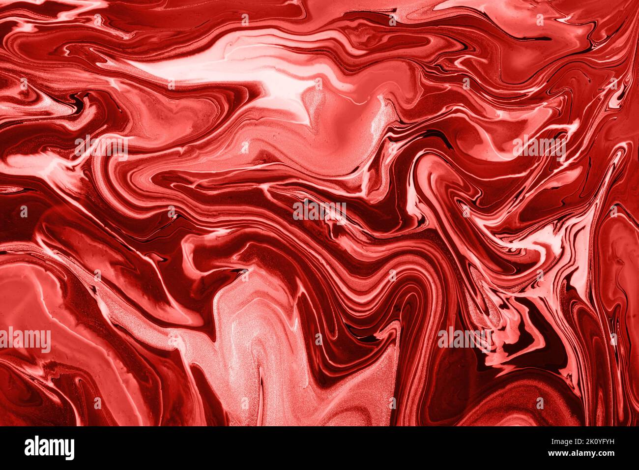 Arrière-plan abstrait d'art fluide rouge vif et rubis. Marbre liquide. Peinture acrylique sur toile avec lignes de vin et dégradé. Toile de fond encreur avec wa Banque D'Images