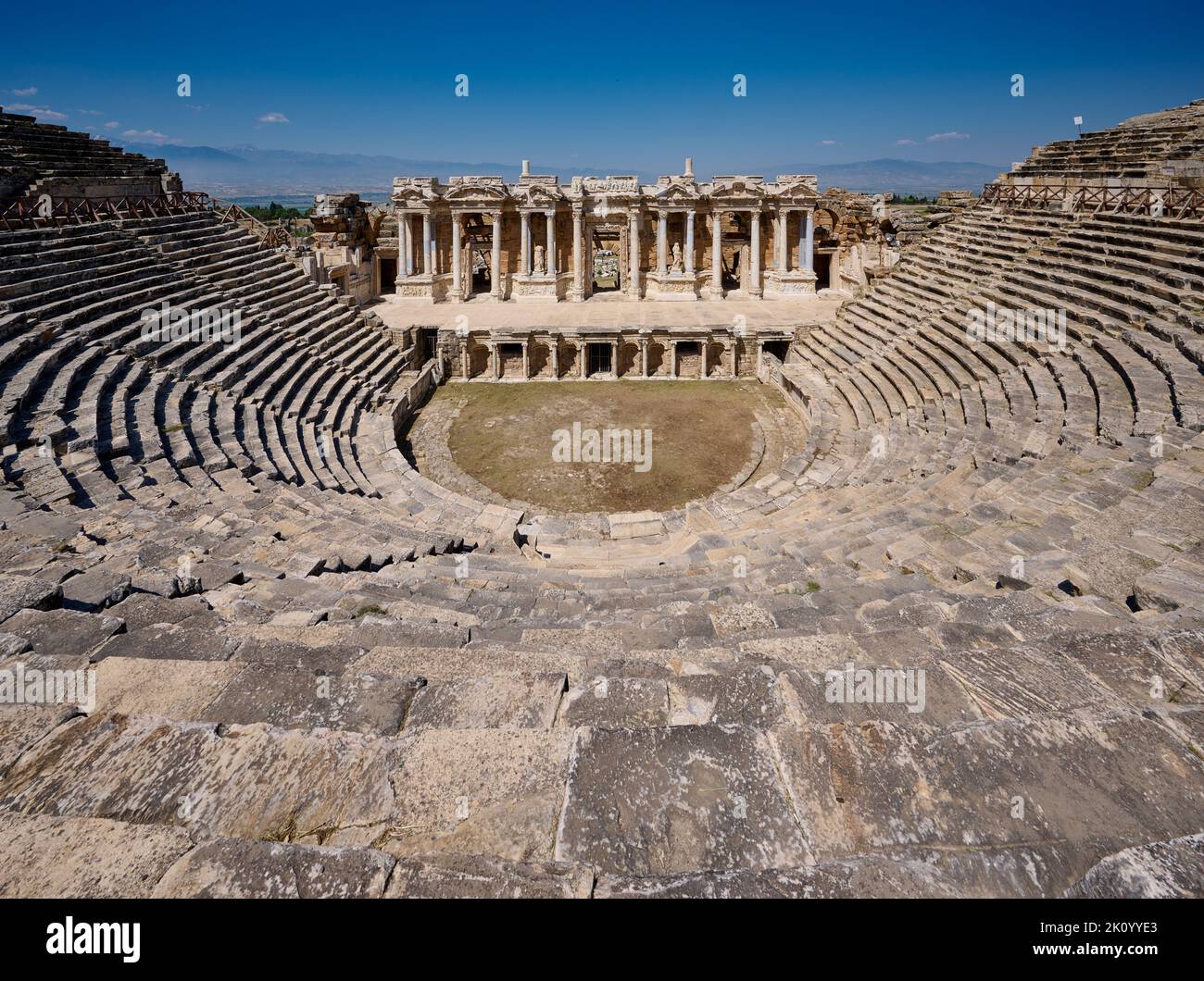Célèbre théâtre grec Hiérapolis site archéologique de Pamukkale, Pamukkale, Denizli, Turquie Banque D'Images
