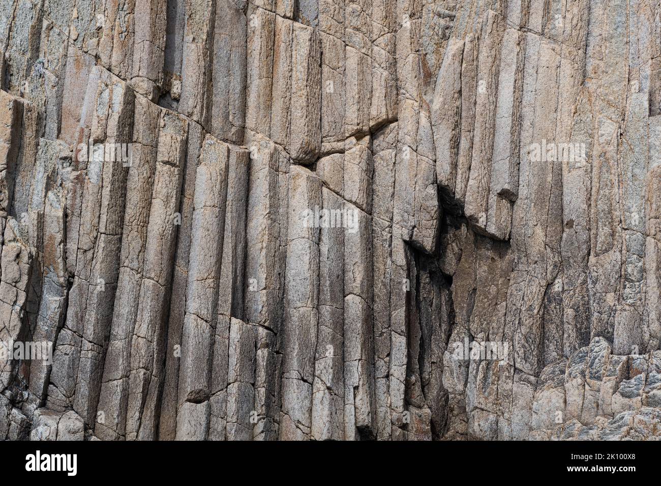 surface d'un mur de roche formé par basalte en colonnes Banque D'Images