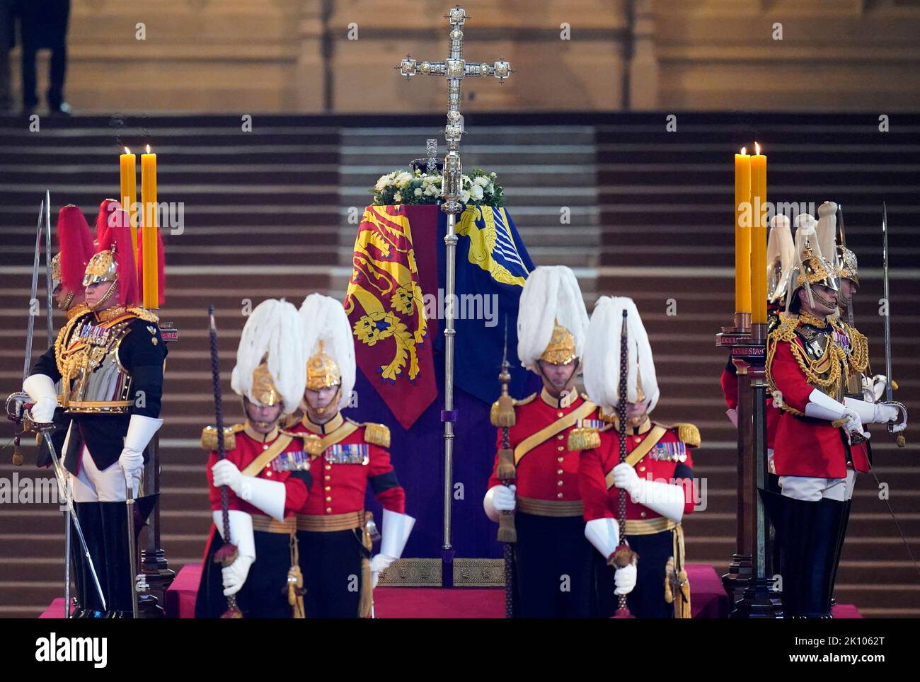 Les membres des Life Guards et Blues et Royals tiennent la garde au