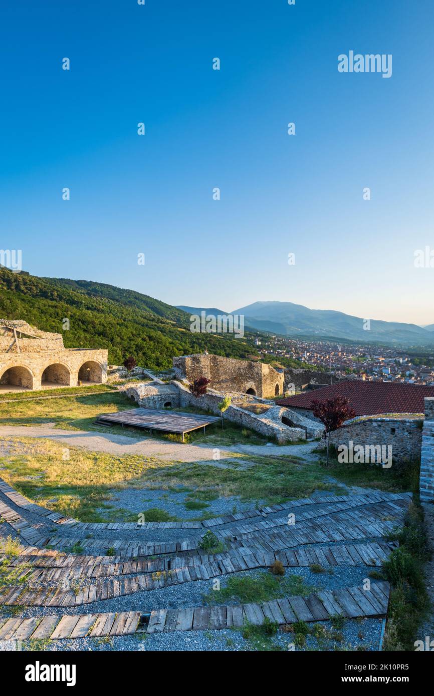 Forteresse de Prizren à Prizren, Kosovo. Aussi connue sous le nom de forteresse de Kalaja, c'est un monument touristique célèbre à Prizren, au Kosovo Banque D'Images