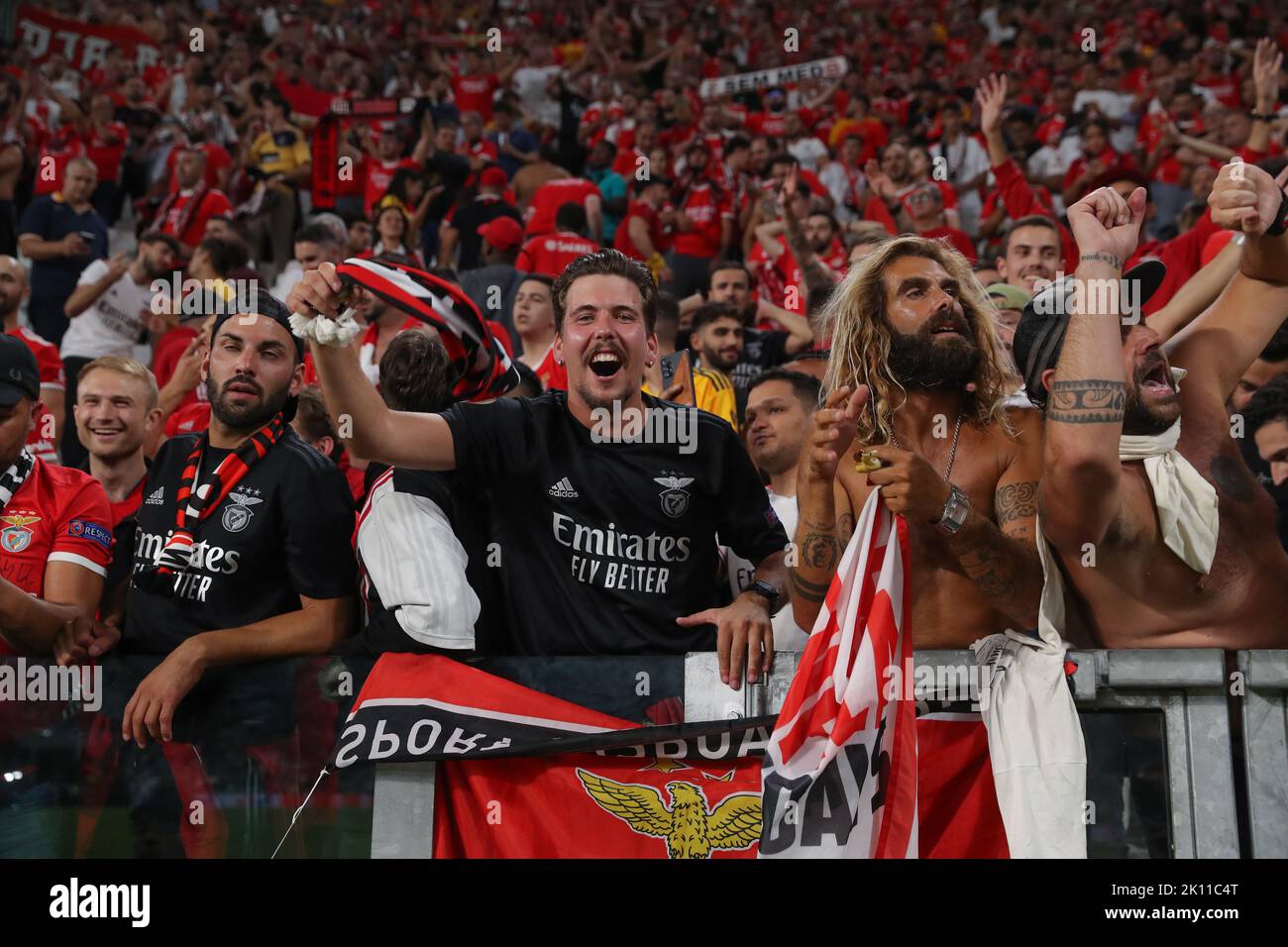 Turin, Italie. 14th septembre 2022. Les fans de SL benfica célèbrent la victoire de 2-1 lors du match de la Ligue des champions de l'UEFA au stade Juventus, à Turin. Crédit photo à lire: Jonathan Moscrop/Sportimage crédit: Sportimage/Alay Live News Banque D'Images