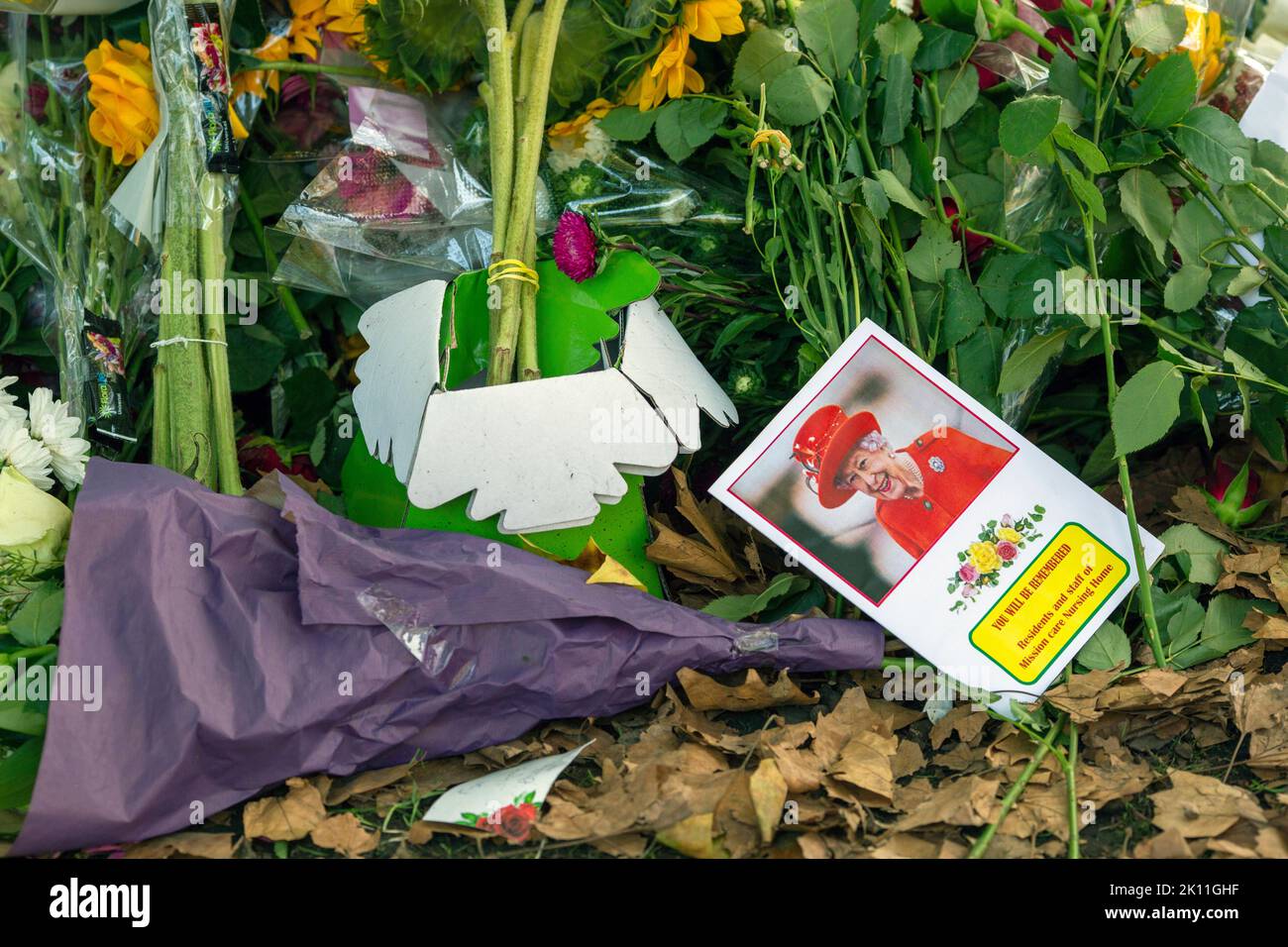 Londres, Royaume-Uni. 14th septembre 2022. Des milliers de personnes ont laissé des hommages floraux, des cartes et des messages à sa Majesté la reine Elizabeth II, décédée à 8 septembre, âgée de 96 ans. Photo Horst A. Friedrichs Alamy Live News Banque D'Images